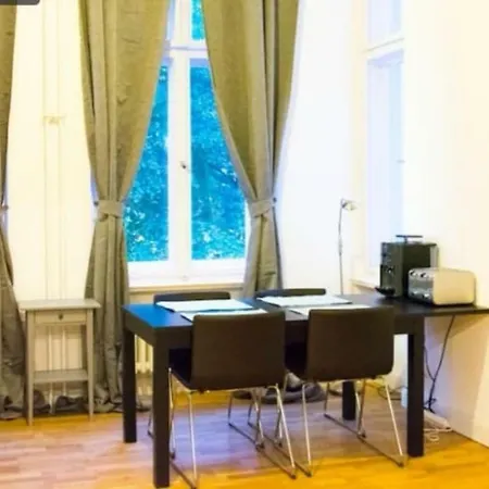 Kudamm Apartment *